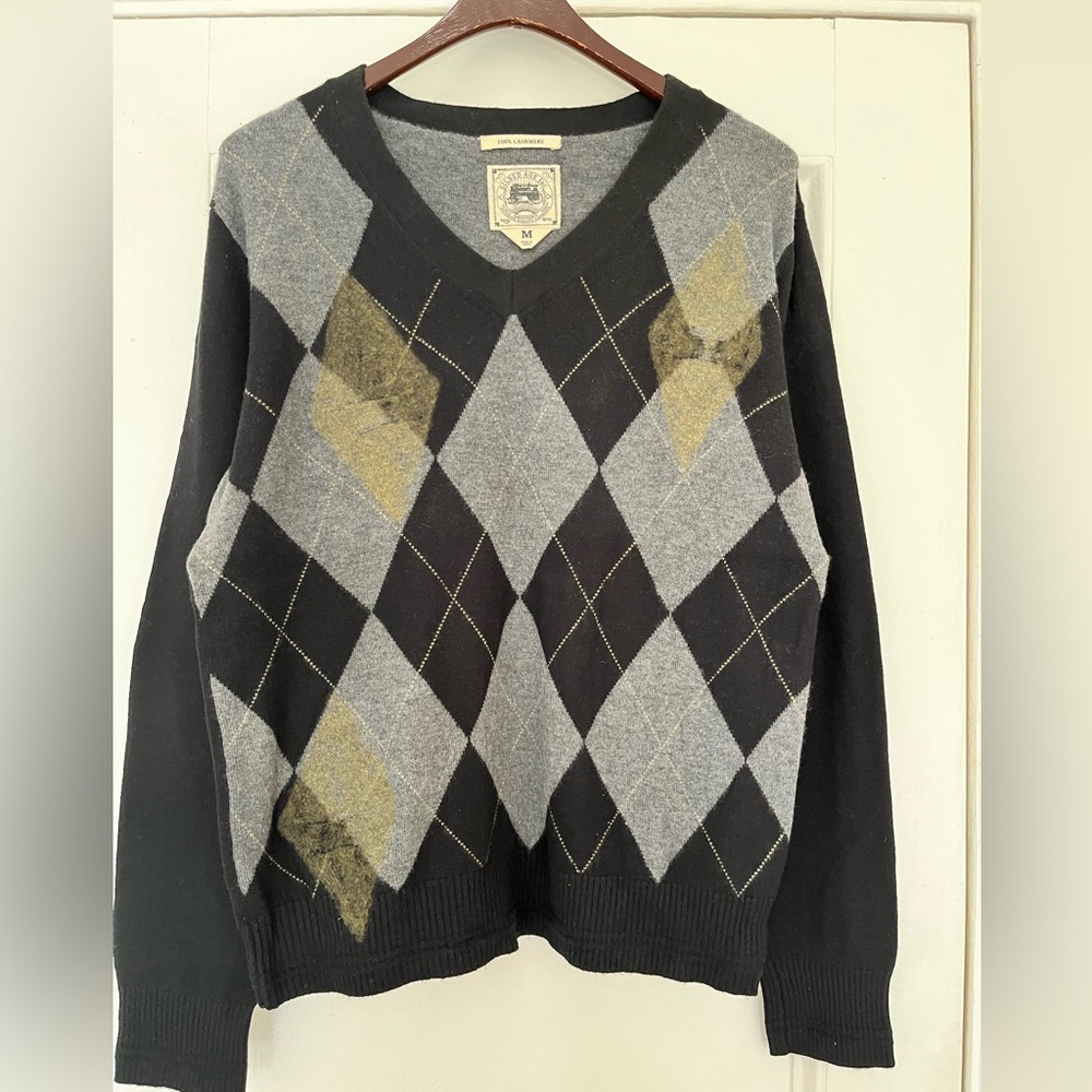 Men’s cashmere argyle v neck sweater